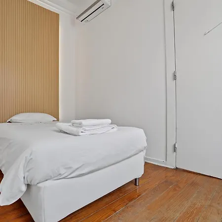 The Blue House - Bica Yellow Tram Apartment