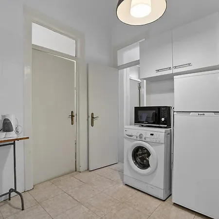 The Blue House - Bica Yellow Tram Apartment *