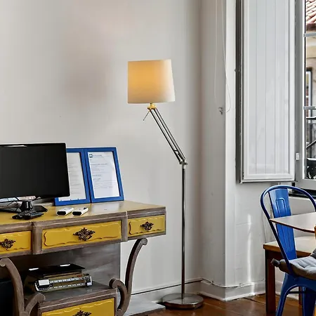 The Blue House - Bica Yellow Tram Apartment *